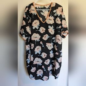 Goldcoast dress / mumuuu 2x black with flowers in excellent condition